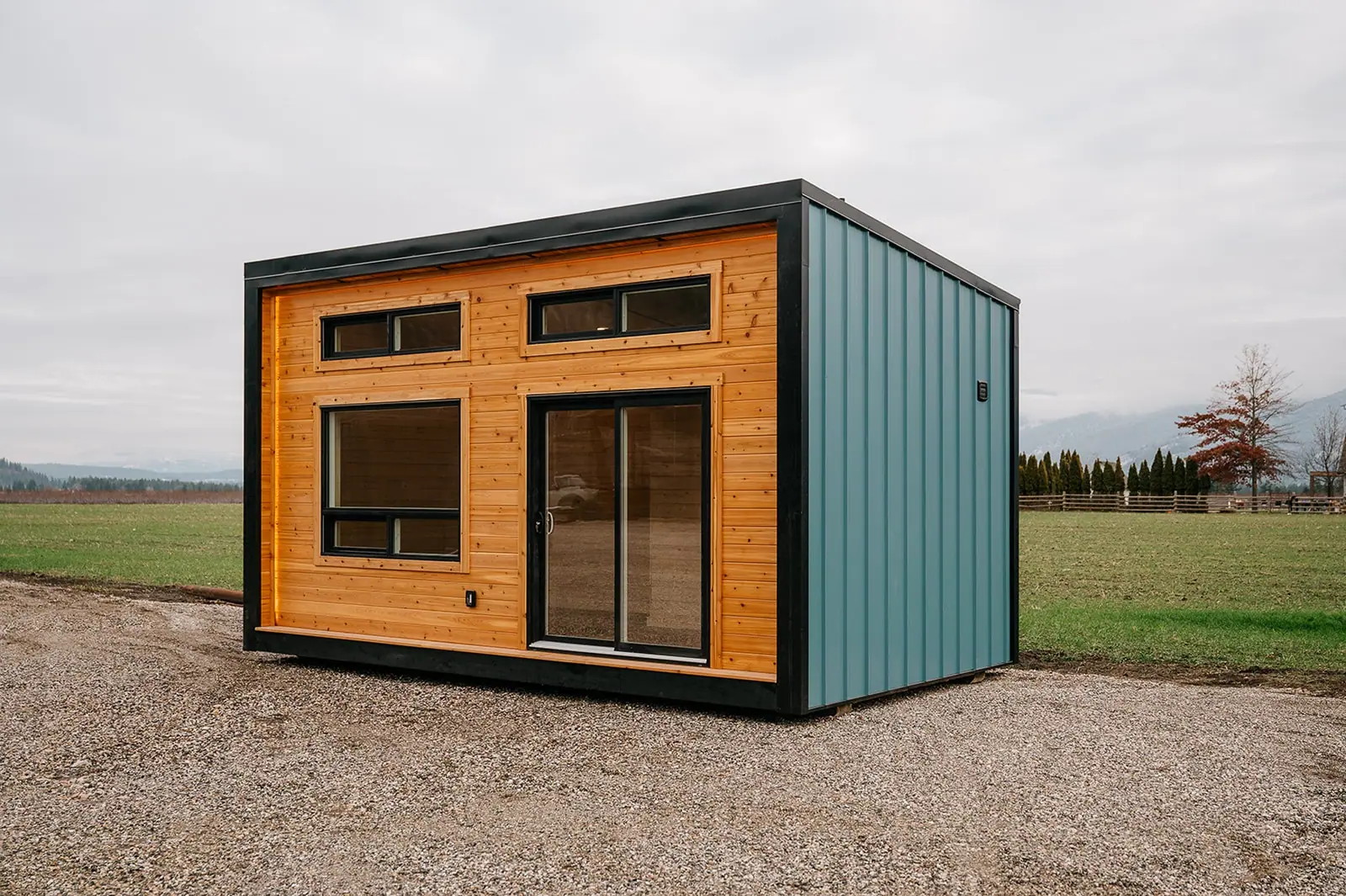 MODERN Cabin 11.5′ × 20′